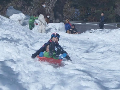 雪遊び